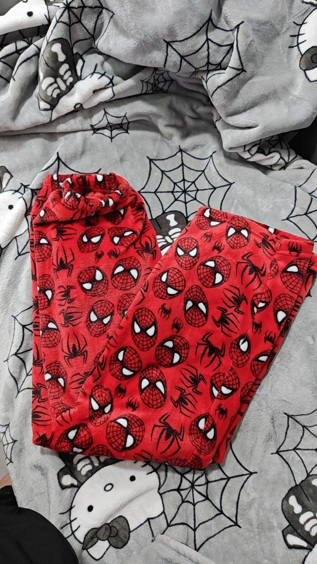 Matching Pyjama en flannel Kitty & Spiderman