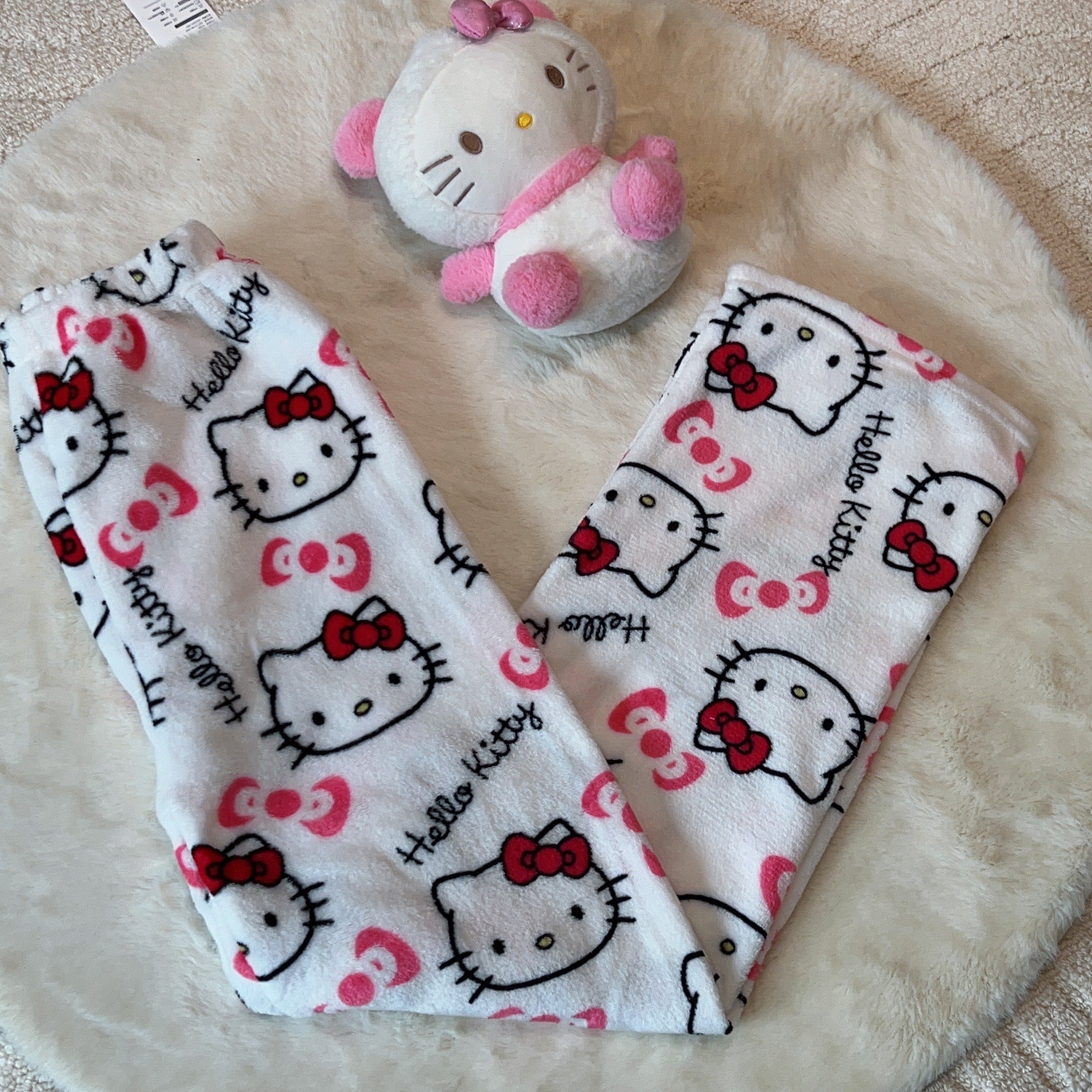 Hello Kitty Flannel Pant - Le pyjama viral de l'hiver 2024 💝